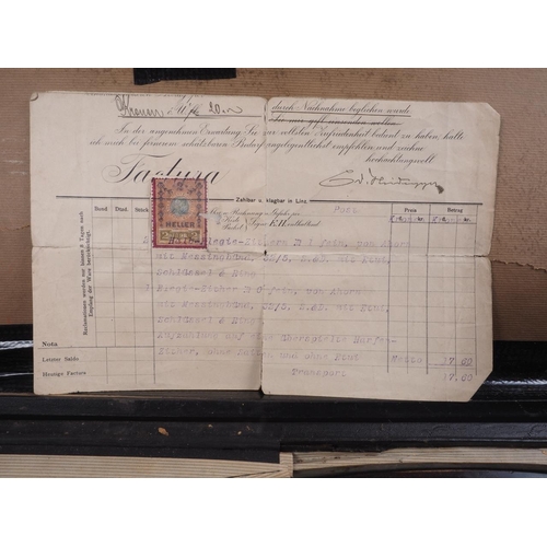 242 - An Austrian zither with original purchase receipt from 1900, in case (damages to case)