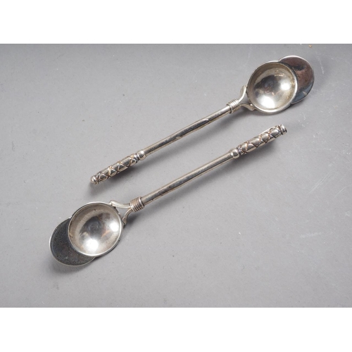 311 - A pair of silver jockey cap and riding crop salt spoons, in case