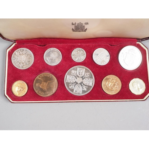 347 - A cased 1953 Great Britain coin set and a cased bronze Midwifery medallion