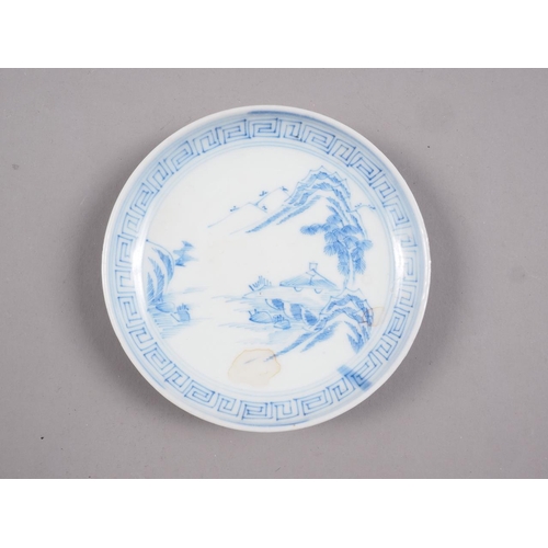 96 - A Chinese blue and white dish with dragon and phoenix decoration, six-character mark and double ring... 