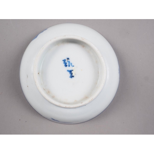 96 - A Chinese blue and white dish with dragon and phoenix decoration, six-character mark and double ring... 