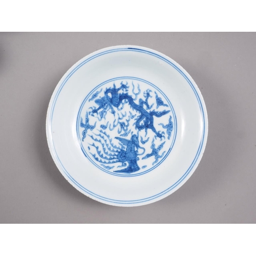 96 - A Chinese blue and white dish with dragon and phoenix decoration, six-character mark and double ring... 