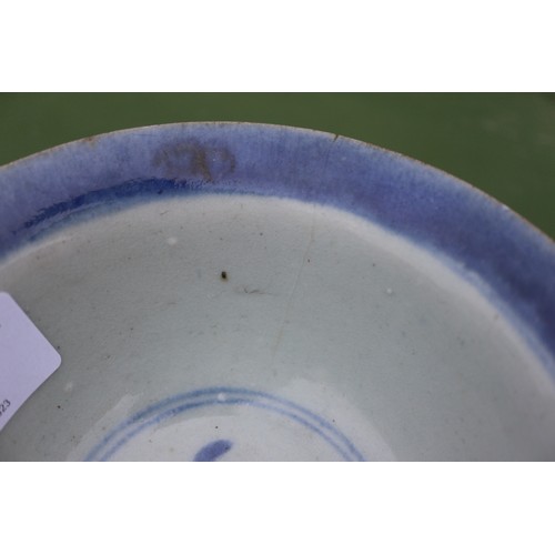 96 - A Chinese blue and white dish with dragon and phoenix decoration, six-character mark and double ring... 