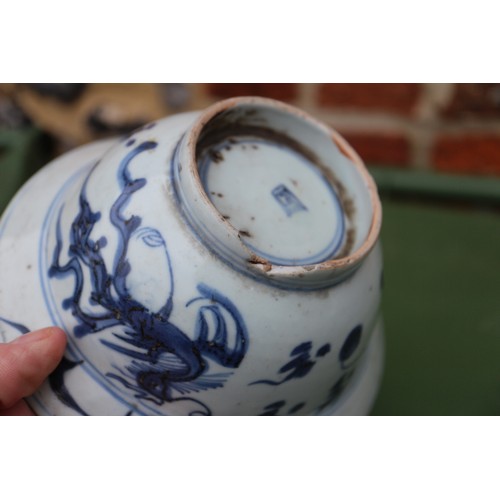 96 - A Chinese blue and white dish with dragon and phoenix decoration, six-character mark and double ring... 