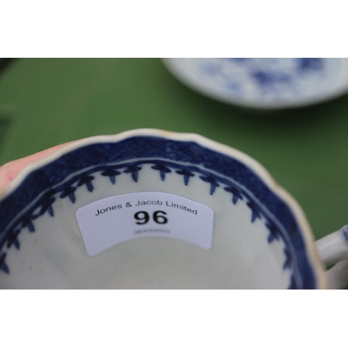 96 - A Chinese blue and white dish with dragon and phoenix decoration, six-character mark and double ring... 