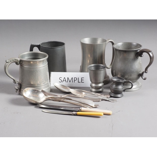 271 - A quantity of loose silver plated cutlery and a selection of pewter mugs, various