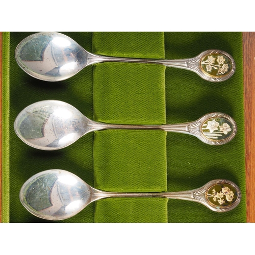 286 - A set of twelve silver Royal Horticultural Society Flower Spoons, all inset with gold plated flower ... 