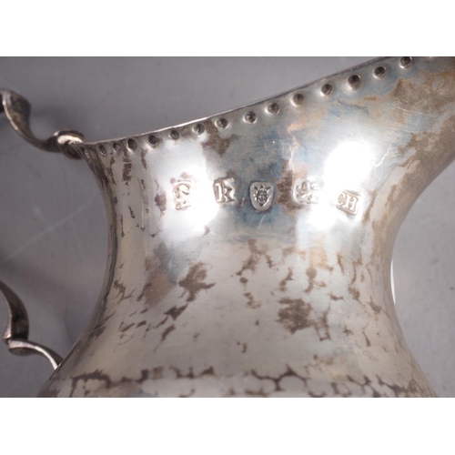 304 - A Georgian silver cream jug, on circular foot, 2.6oz troy approx