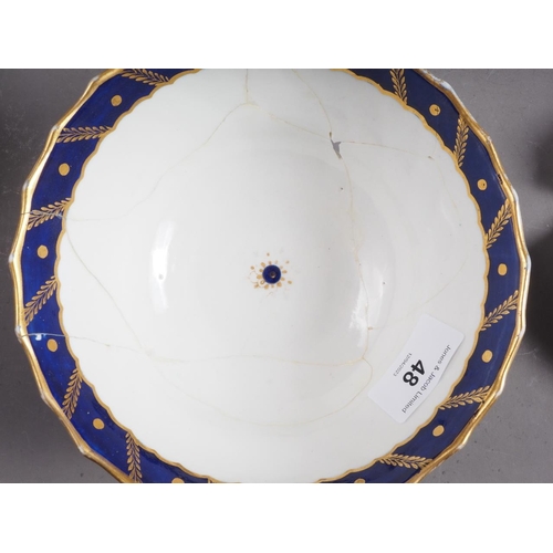 48 - A late 18th century Worcester part teaset with blue and gilt decoration (24 pieces approx)