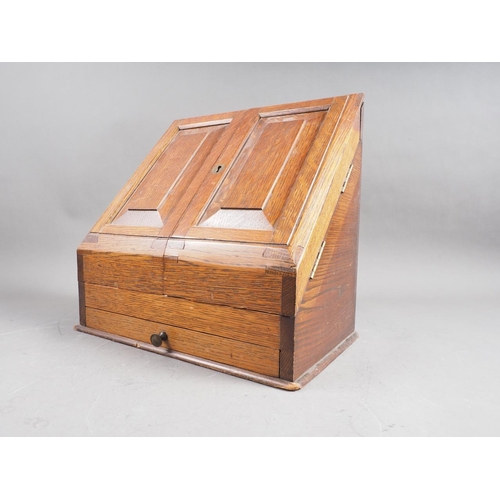 160 - An oak desk tidy enclosed two doors over single drawer, 12