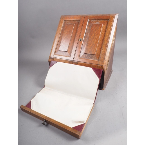 160 - An oak desk tidy enclosed two doors over single drawer, 12