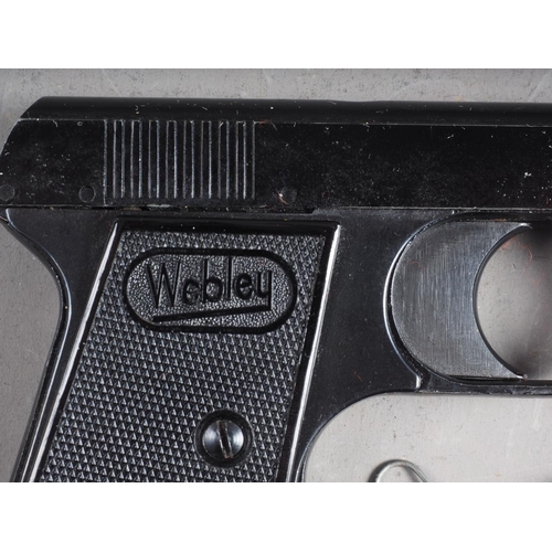 195 - A Webley Sports starting pistol