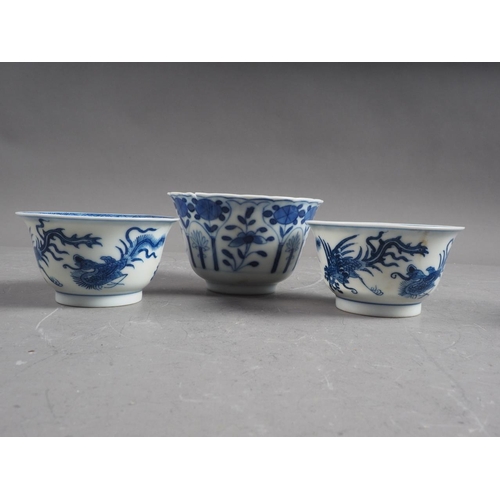 93 - A pair of Chinese blue and white tea bowls with exterior Phoenix decoration, 3