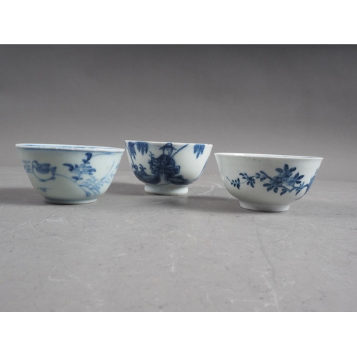 93 - A pair of Chinese blue and white tea bowls with exterior Phoenix decoration, 3