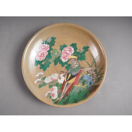 96 - A Chinese famille verte dish with warrior decoration, 12 3/4