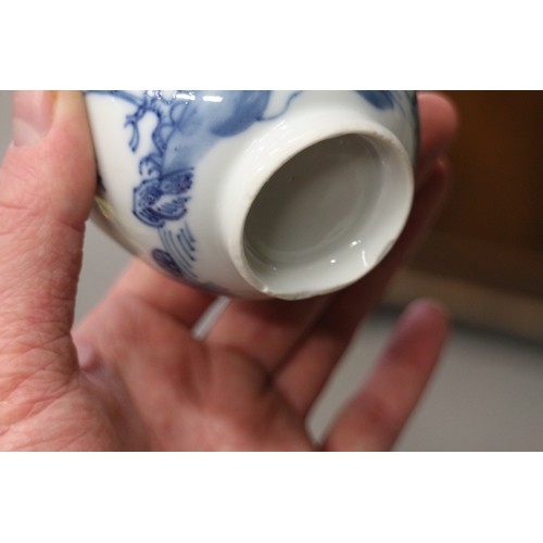 93 - A pair of Chinese blue and white tea bowls with exterior Phoenix decoration, 3