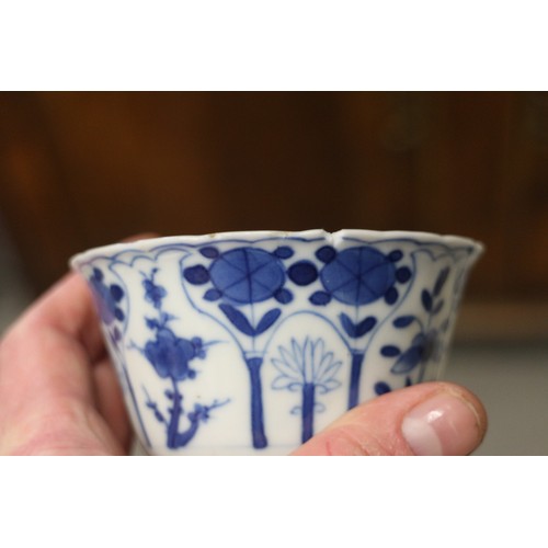 93 - A pair of Chinese blue and white tea bowls with exterior Phoenix decoration, 3