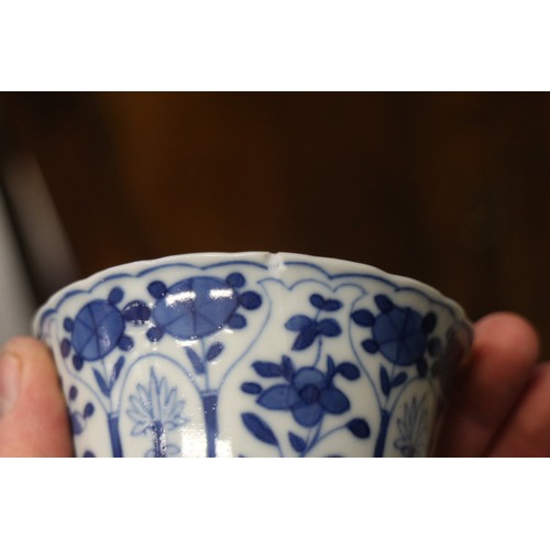 93 - A pair of Chinese blue and white tea bowls with exterior Phoenix decoration, 3