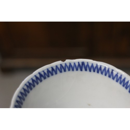 93 - A pair of Chinese blue and white tea bowls with exterior Phoenix decoration, 3