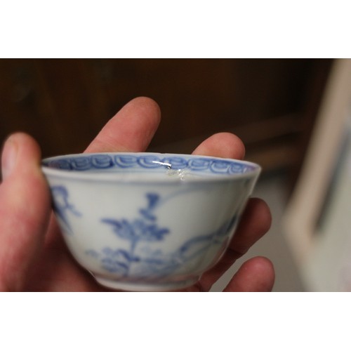 93 - A pair of Chinese blue and white tea bowls with exterior Phoenix decoration, 3