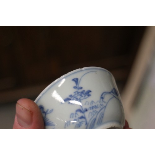 93 - A pair of Chinese blue and white tea bowls with exterior Phoenix decoration, 3