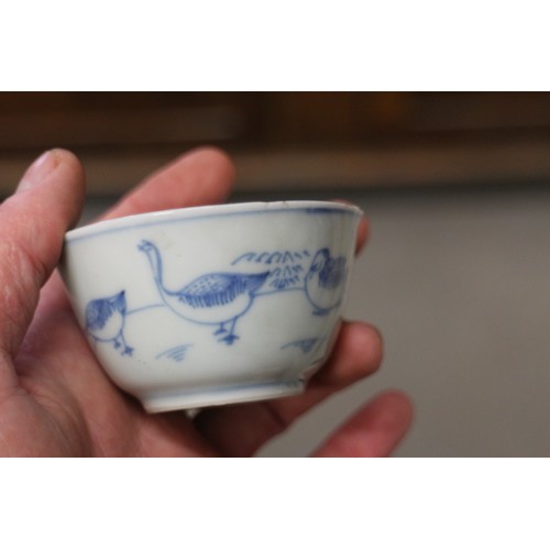 93 - A pair of Chinese blue and white tea bowls with exterior Phoenix decoration, 3