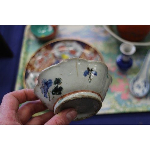 102 - A Chinese shaped Imari plate with mythical beast decoration, 8 1/4