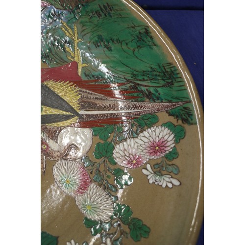 96 - A Chinese famille verte dish with warrior decoration, 12 3/4