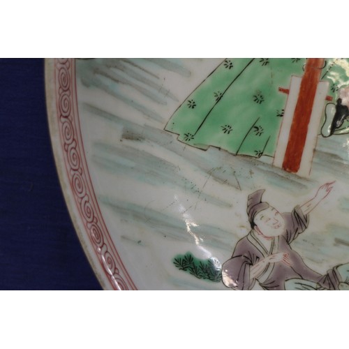 96 - A Chinese famille verte dish with warrior decoration, 12 3/4