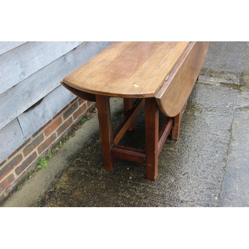 579 - An oak wake table of 17th century design with double gate and moulded supports, 84