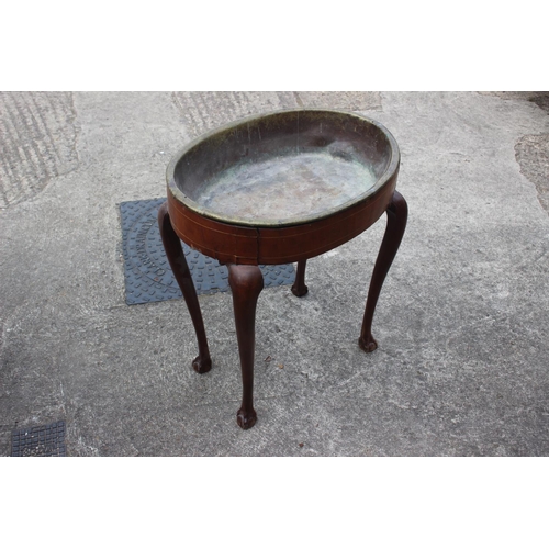 441 - A 19th century walnut and brass inset oval planter, on cabriole claw and ball supports, 22