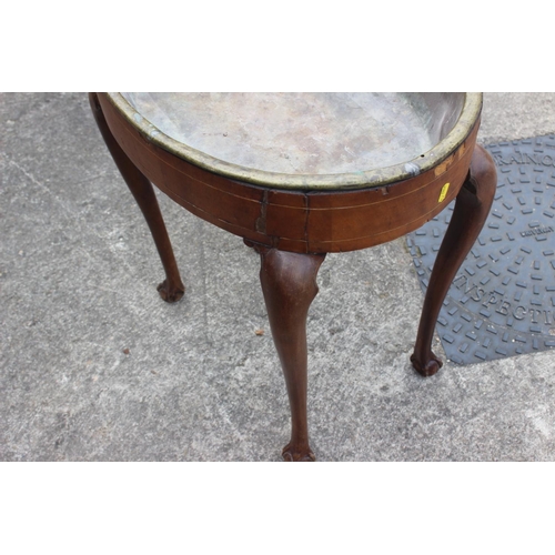 441 - A 19th century walnut and brass inset oval planter, on cabriole claw and ball supports, 22