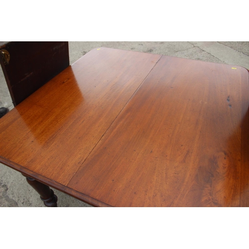 470 - A late 19th century mahogany extending dining table with two extra leaves, on turned supports, 74