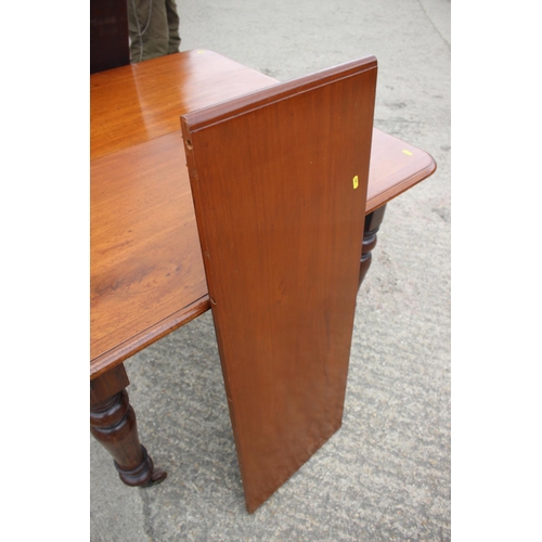 470 - A late 19th century mahogany extending dining table with two extra leaves, on turned supports, 74