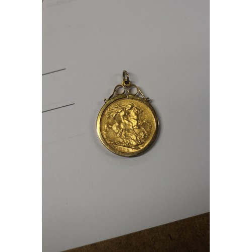 323 - A 1893 gold sovereign, in pendant mount