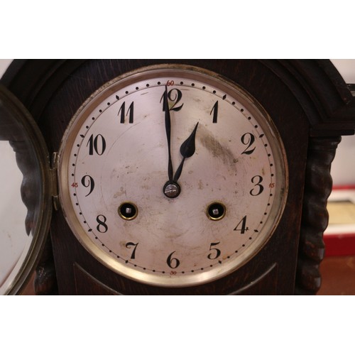 137 - An oak cased arch top mantel clock with barley twist columns, silvered dial and Arabic numerals, 12 ... 