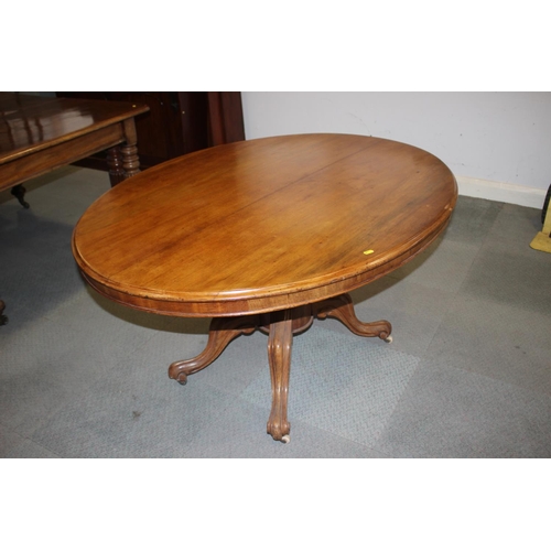 558 - A Victorian mahogany oval loo table, on turned column and quadruple scroll splay supports, 54