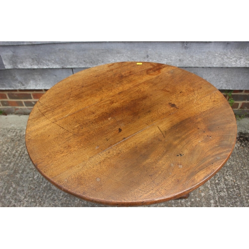 581 - A 19th century mahogany circular tilt top occasional table, on vase turned column and tripod splay s... 