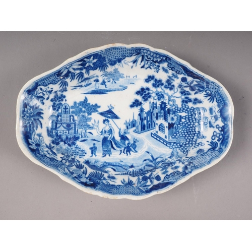 6 - A 19th century blue and white pearlware shaped dish with chinoiserie decoration, 8