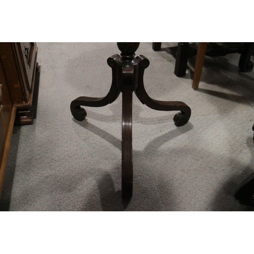 534 - A late 19th century mahogany circular tray top occasional table, on turned and tripod splay supports... 