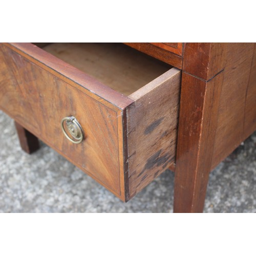 539 - A 19th century mahogany tray top washstand, fitted cupboard over single drawer, 21