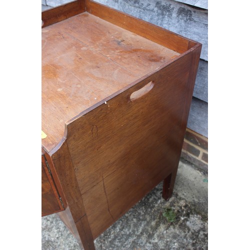 539 - A 19th century mahogany tray top washstand, fitted cupboard over single drawer, 21