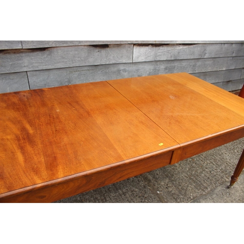 641 - A mahogany extending dining table with three leaves, on reeded supports, 39