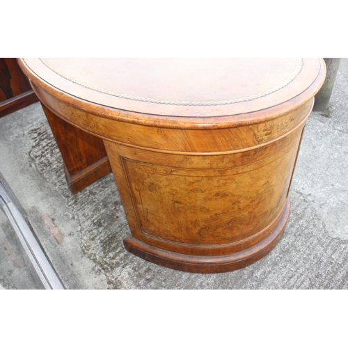 556 - A late 19th century figured walnut kidney-shaped double pedestal desk with tooled leather lined top,... 