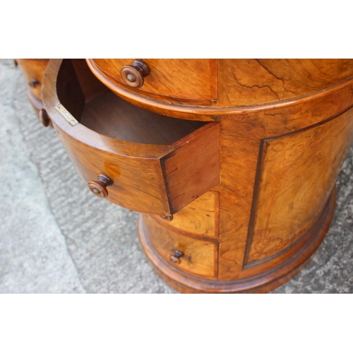 556 - A late 19th century figured walnut kidney-shaped double pedestal desk with tooled leather lined top,... 