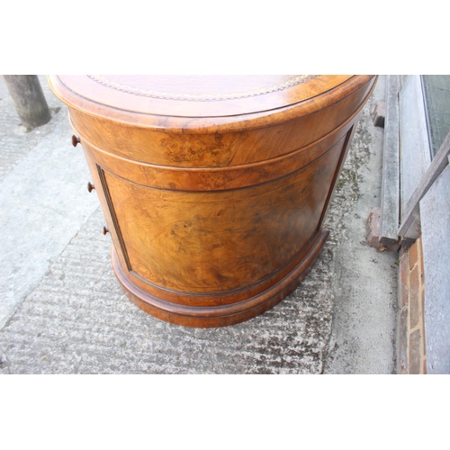 556 - A late 19th century figured walnut kidney-shaped double pedestal desk with tooled leather lined top,... 