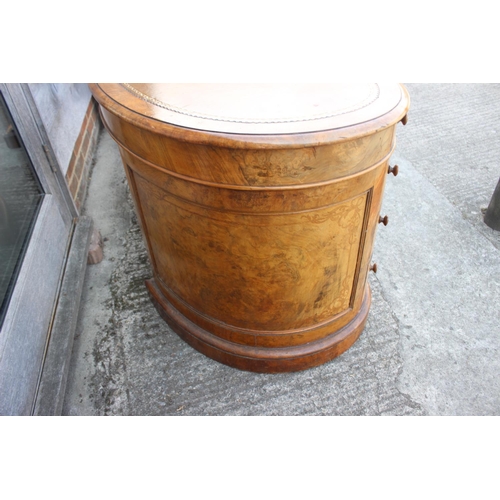 556 - A late 19th century figured walnut kidney-shaped double pedestal desk with tooled leather lined top,... 