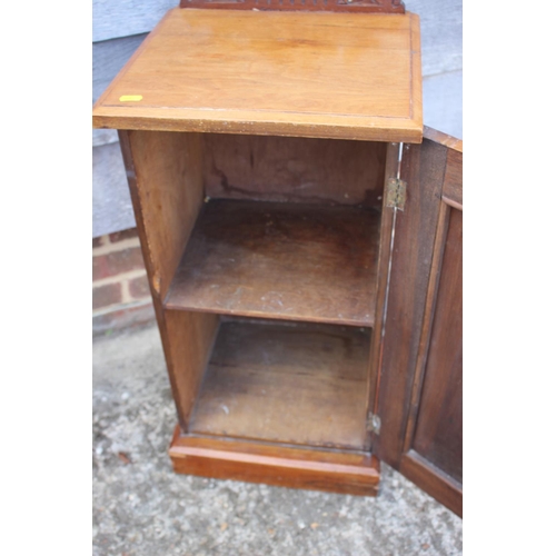 652 - An Edwardian walnut bedside cupboard with ledge back, 14