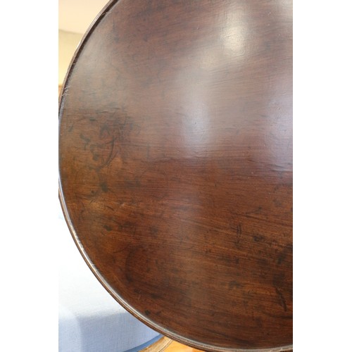 570 - A George III mahogany single-piece circular tilt top table, with bird cage, on turned column and tri... 