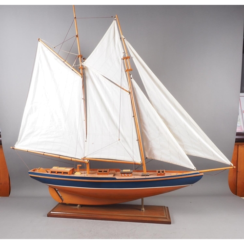 186 - A scale model of an ocean racing yacht, 42